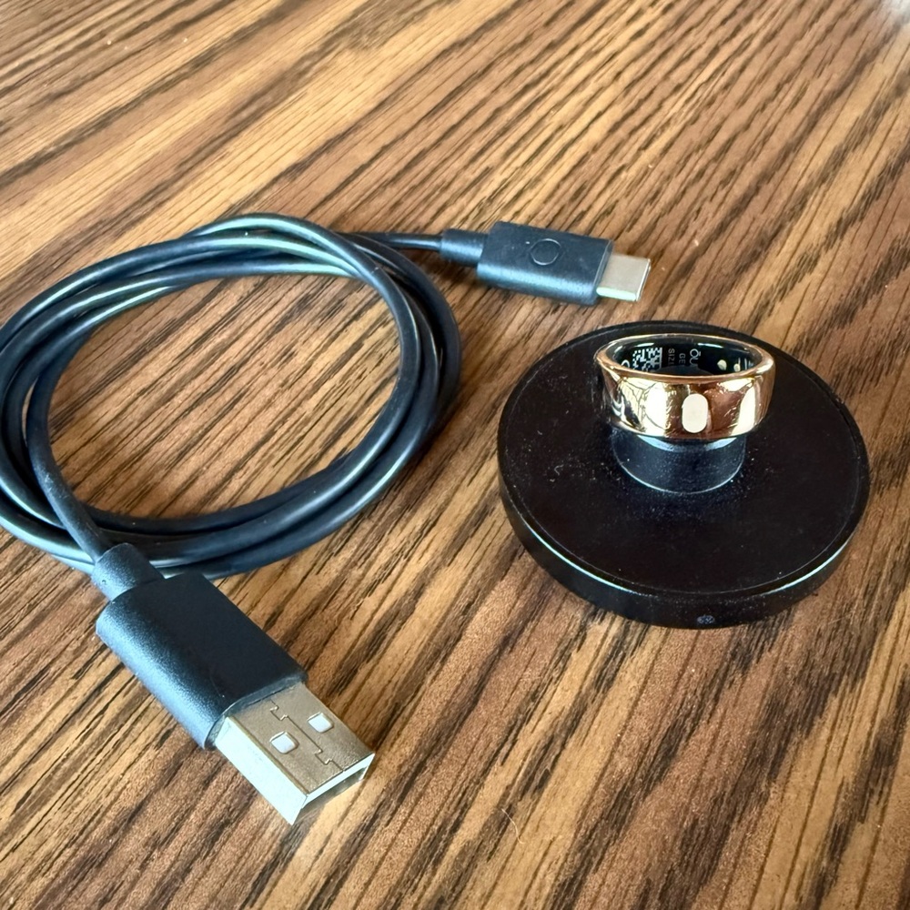 Oura Ring Smart Ring with Original Charger and Cable in Rose Gold (Size 6)
